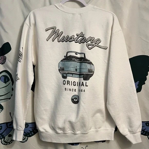 ❗️clearance-price firm❗️ Mustang crew sweater - Picture 2 of 3